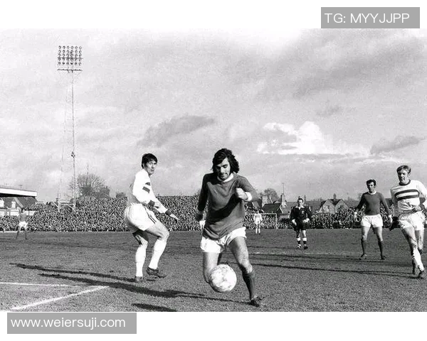 乔治与足球明星们的精彩合影展现了他们的友谊与激情