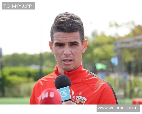 金发长辫足球明星的传奇之路与场上风采的完美结合